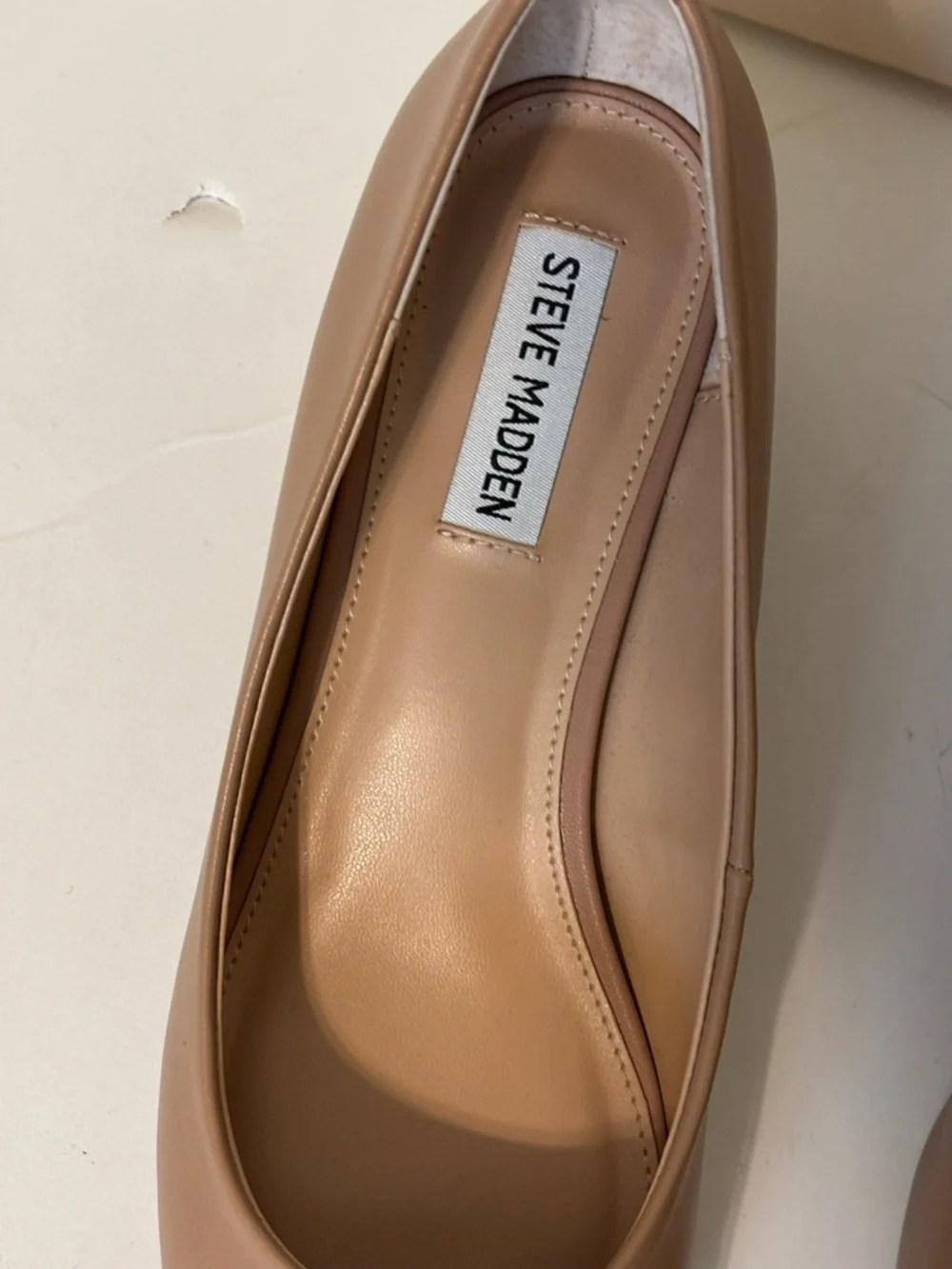 STEVE MADDEN Tan and Black 1” Heel Leather Pumps Size 8.5.